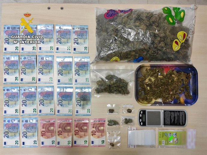 Efectos intervenidos a la investigada en Ceclavín