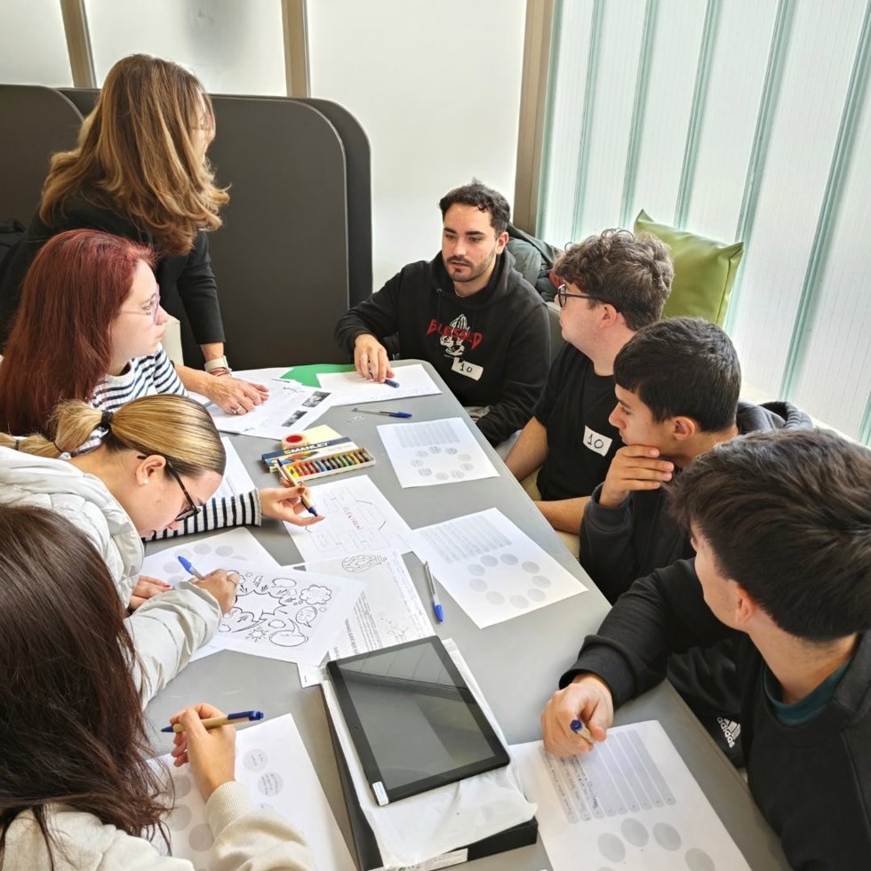 La Junta "impulsa" la creación de 4.304 empresas creadas por casi 4.700 universitarios, que han generado 4.132 empleos.