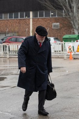El comisario jubilado José Manuel Villarejo llega a la Audiencia Nacional, a 20 de enero de 2025, en San Fernando de Henares, Madrid (España). La Fiscalía Anticorrupción ha solicitado 40 años y medio de cárcel para el comisario jubilado José Manuel Villar