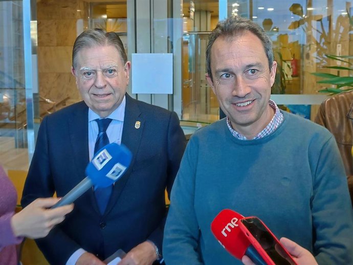 El alcalde de Oviedo, Alfredo Canteli, y el consejero de Ordenación de Territorio, Urbanismo, Vivienda y Derechos Ciudadanos, Ovidio Zapico.