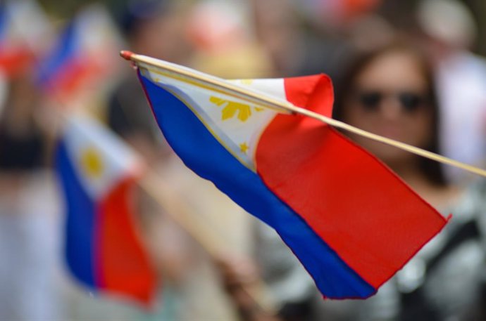 Archivo - June 2, 2024, New York, New York, United States: A Philippino flag is seen on Madison Avenue, Manhattan in New York City during the 34th Annual Philippine Day Parade.