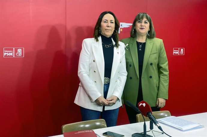 La procuradora en las Cortes Rosa Rubio (i) y la concejala del Ayuntamiento de Salamanca, María García.