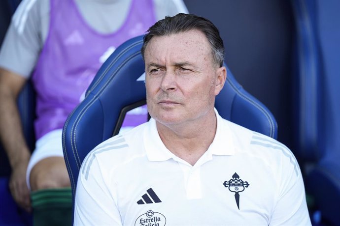 Archivo - Cristobal Parralo, head coach of Racing de Ferrol, looks on during the Spanish league, LaLiga Hypermotion, football match played between Cadiz FC and Racing de Ferrol at Nuevo Mirandilla stadium on September 15, 2024, in Cadiz, Spain.