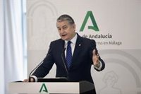 La Junta ve a Montero "candidata a tiempo parcial" en Andalucía y le anima a emular a Moreno y "dimitir" del Gobierno