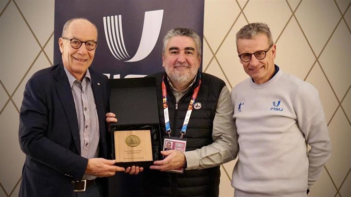 El presidente del CSD, José Manuel Rodríguez Uribes, ha compartido con el presidente de la FISU, Leonz Eder, el proyecto del Gobierno español para el deporte universitario en los próximos años.