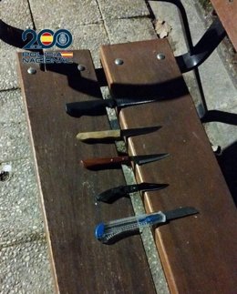 Detenidos 5 jóvenes, 3 de ellos menores, por reunirse en un parque con cuchillos, cúteres y navajas