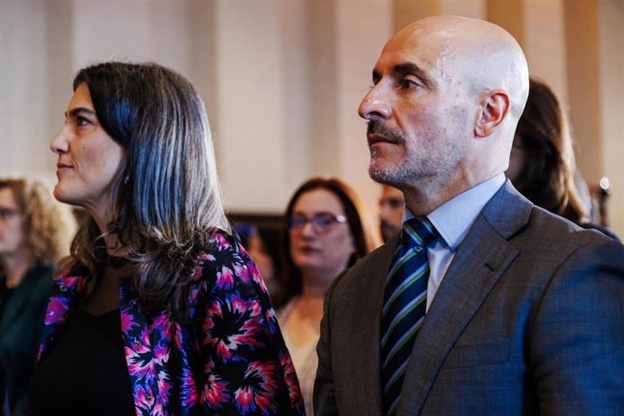 Archivo - La portavoz de Más Madrid en la Asamblea, Manuela Bergerot, y el del PSOE, Jesús Celada, durante el acto de conmemoración del 46º aniversario de la Constitución Española organizado por la Delegación del Gobierno en Madrid