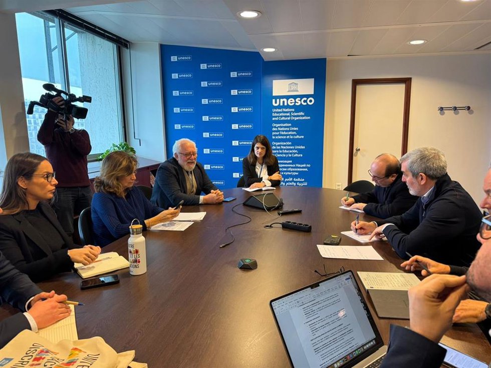 El presidente de Canarias, Fernando Clavijo, mantiene una reunión con representantes de la Unesco en París