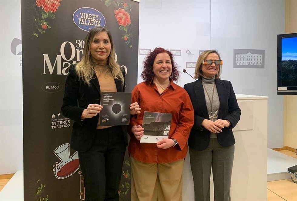 Raquel Calavia (i), Beatriz Martínez y Elia Jiménez.