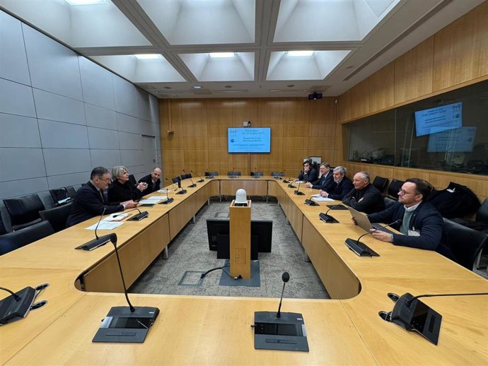 El presidente de Canarias, Fernando Clavijo, durante una reunión con miembros de la OCDE
