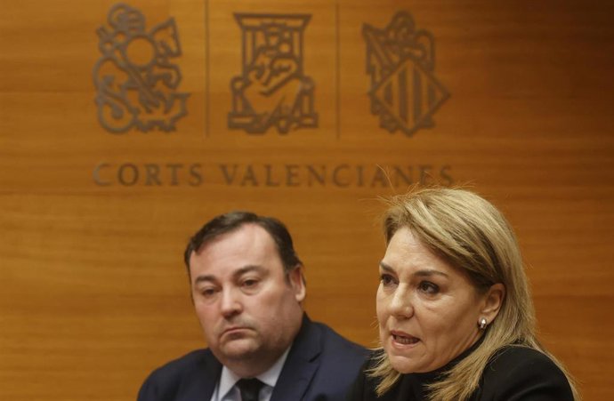 La vicepresidenta y consellera de Servicios Sociales, Igualdad y Vivienda, Susana Camarero, durante una rueda de prensa, en Les Corts valencianas, a 20 de enero de 2025, en Valencia, Comunidad Valenciana (España).