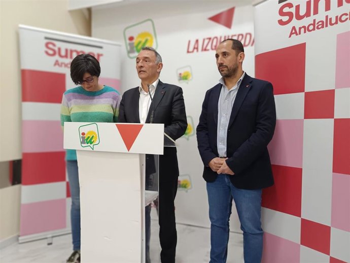 Santiago (centro), entre Ruiz y Pérez, en la sede provincial de IU en Córdoba.