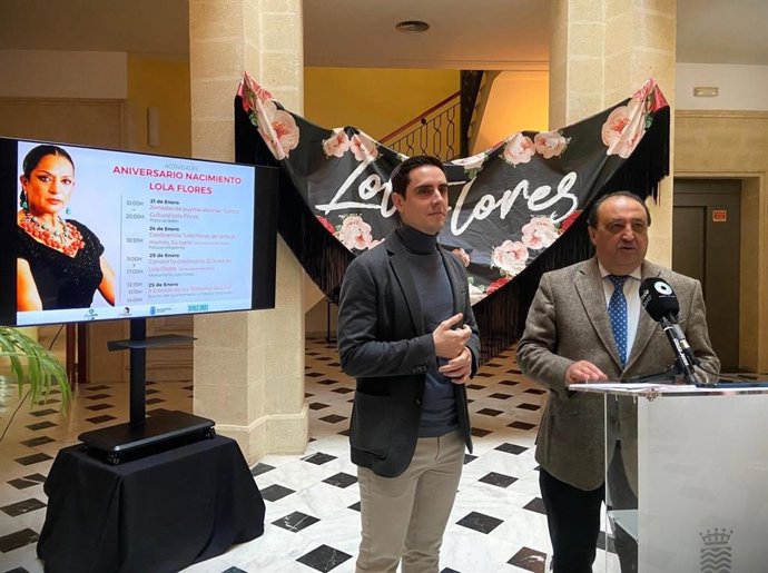 Jaime Espinar y Francisco Zurita presentando las actividades por el aniversario del nacimiento de Lola Flores.