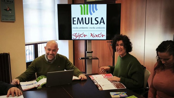 Reunión del concejal de Medio Ambiente y Sostenibilidad de Gijón, Rodrigo Pintueles, con representantes de la Unión de Comerciantes del Principado de Asturias.