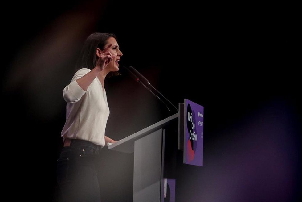 Archivo - La secretaria política de Podemos y eurodiputada, Irene Montero, interviene durante el acto central de la Universidad de Otoño de Podemos Cambiar todo lo que no podemos aceptar, en el Círculo de Bellas Artes, a 19 de octubre de 2024, en Madr