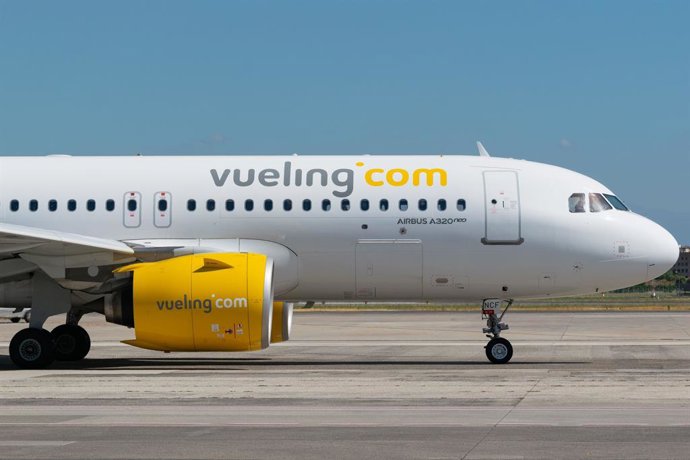 Archivo - Un avión de Vueling.