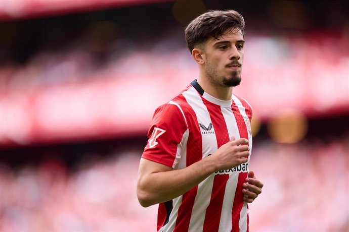 Archivo - El atacante del Athletic Club Nico Serrano, durante un partido de LaLga EA Sports 2024-2025.