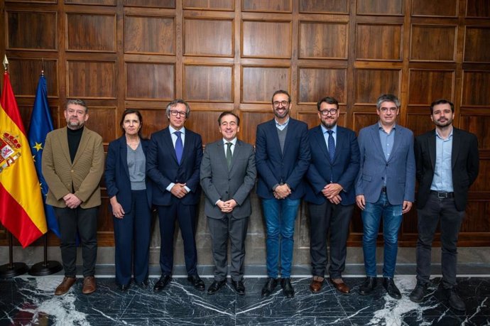 El ministro de Asuntos Exteriores, Unión Europea y Cooperación, José Manuel Albares, se reúne con los portavoces de Exteriores en Congreso y Senado de los distintos grupos parlamentarios en la sede del Ministerio