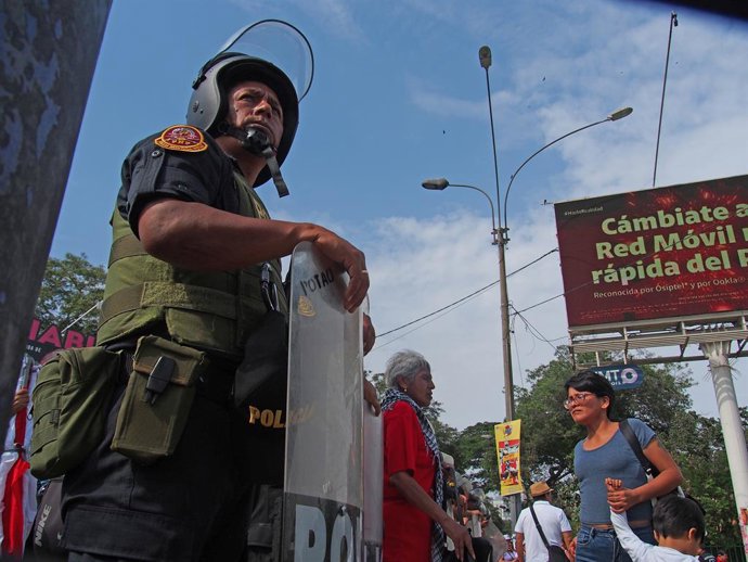 Archivo - May 1, 2024, Lima, Lima, Peru: Police guarding the streets when thousands of union members take to the streets of Lima commemorating the International Labour Day