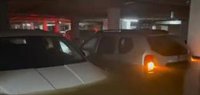 La rotura de una tubería inunda un centenar de coches en un garaje de Alcorcón