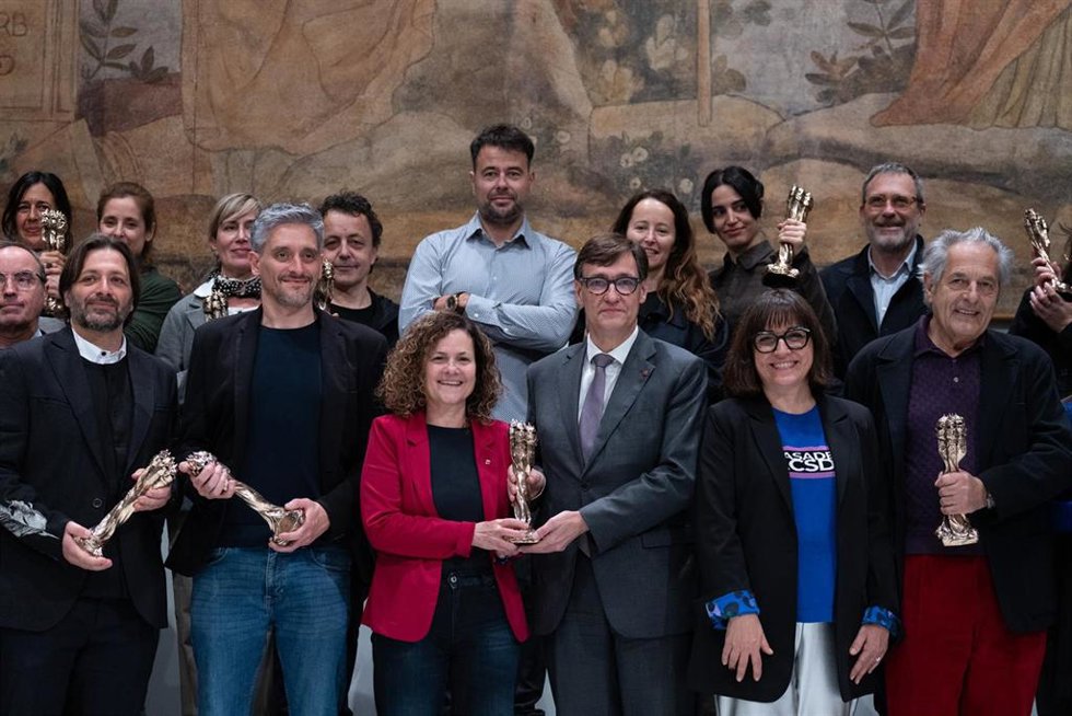 El presidente Salvador Illa y la consellera Snia Hernández reciben a galardonados con los Premis Gaudí en la Generalitat
