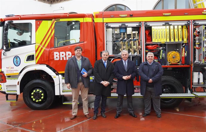 Surtruck entrega una bomba rural pesada a los bomberos de Sevilla