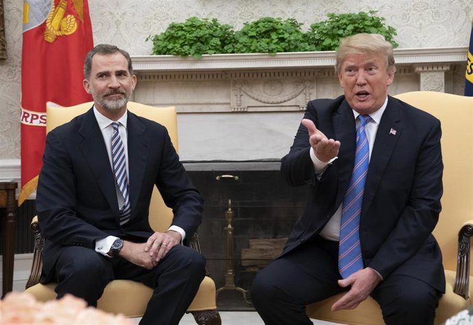 Archivo - EL PRESIDENTE DONALD J. TRUMP Y LA PRIMERA DAMA MELANIA TRUMP DAN LA BIENVENIDA AL REY FELIPE VI Y LA REINA LETIZIA EN LA CASA BLANCA EN WASHINGTON
