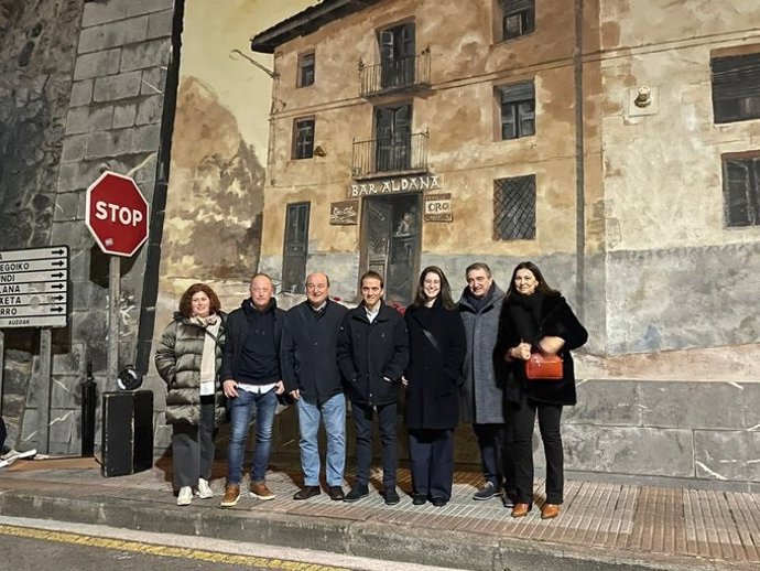 Delegación del PNV en Alonsotegi (Bizkaia), en el homenaje la personas asesinadas en el atentado del bar Aldana
