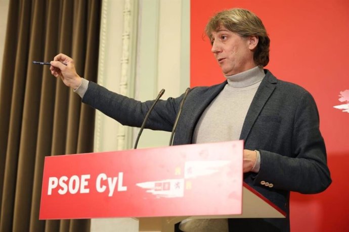 El Secretario General Electo Del PSOE De Castilla Y León, Carlos Martínez, En Su Intervención En El Marco Del Encuentro De Militantes Del PSOE De Burgos.