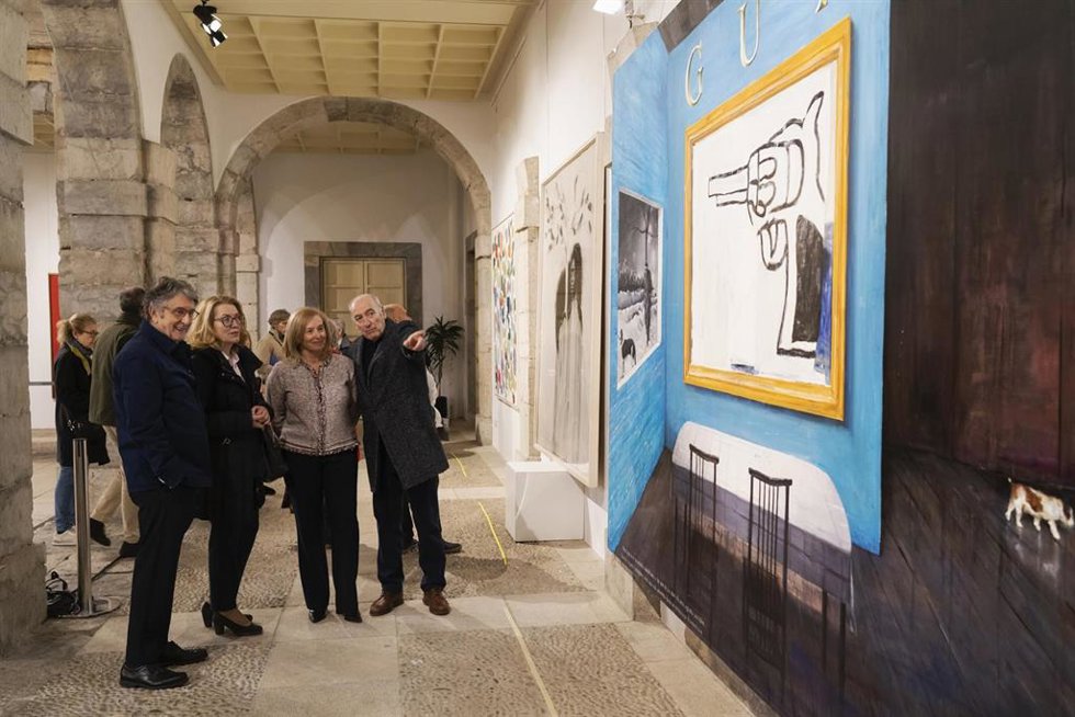 Inauguración de la exposición " La Pintura" en el patio central del Parlamento de Cantabria para conmemorar el 50 aniversario de la coleccion Los Bragales de Jasime Sordo