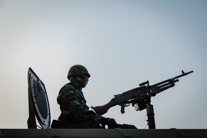 Archivo - April 14, 2024, Bangkok, Bangkok, Thailand: April 14 ,2024,Tak,Thailand,A Thai soldier keeps watch in a heavy machine gun at the Second Thai-Myanmar Friendship Bridge in the Thai-Myanmar border district of Mae Sot, Tak province, Thailand. Thai P