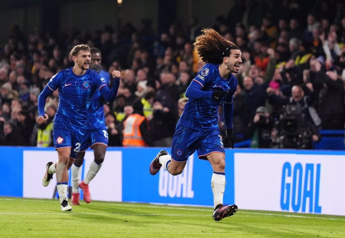 20 January 2025, United Kingdom, London: Chelsea's Marc Cucurella (R) celebrates scoring his side's second goal during the English Premier League soccer match between Chelsea and Wolverhampton Wanderers at Stamford Bridge. Photo: Zac Goodwin/PA Wire/dpa