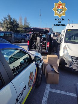 La Policía de Santoña se incauta de 759 prendas de ropa falsificadas