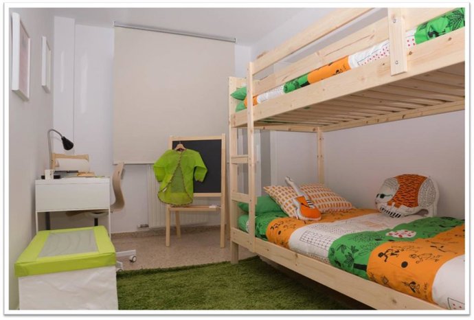 Archivo - Dormitorio de un piso.