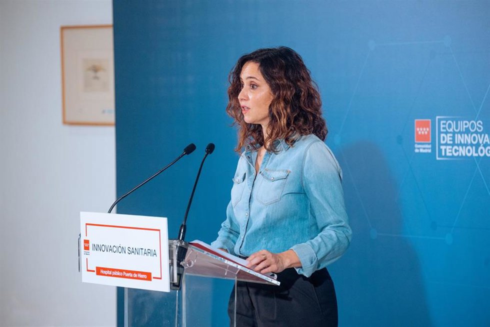 Archivo - La presidenta de la Comunidad de Madrid, Isabel Díaz Ayuso, durante sus declaraciones en su visita al Hospital Universitario Puerta de Hierro Majadahonda en Madrid, a 30 de enero de 2024, en Majadahonda, Madrid (España).