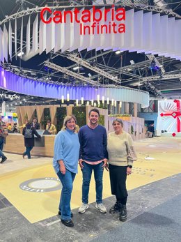 Archivo - La alcaldesa y la concejal de Cultura en la feria Fitur del pasado año