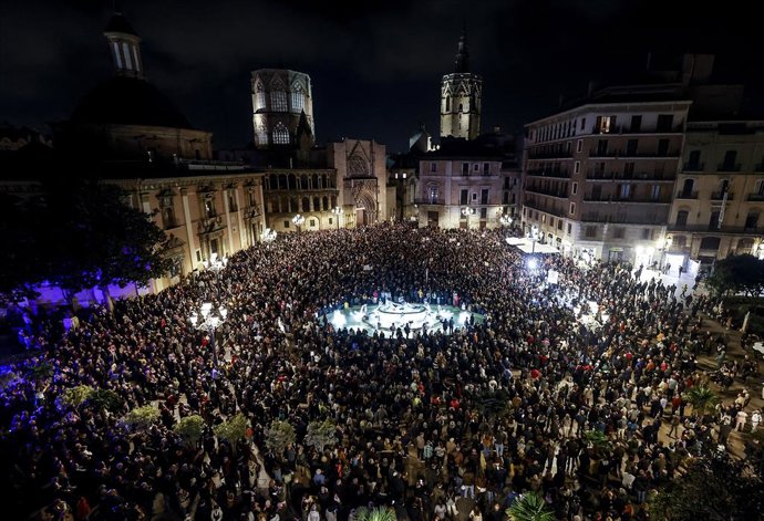 Archivo - Arxiu - Manifestació contra el president de la Generalitat Valenciana, Carlos Mazón, al centre de València (arxiu)