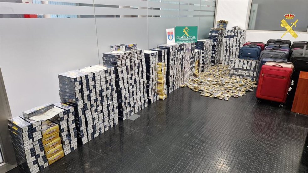 Tabaco de contrabando intervenido en el aeropuerto Tenerife Sur