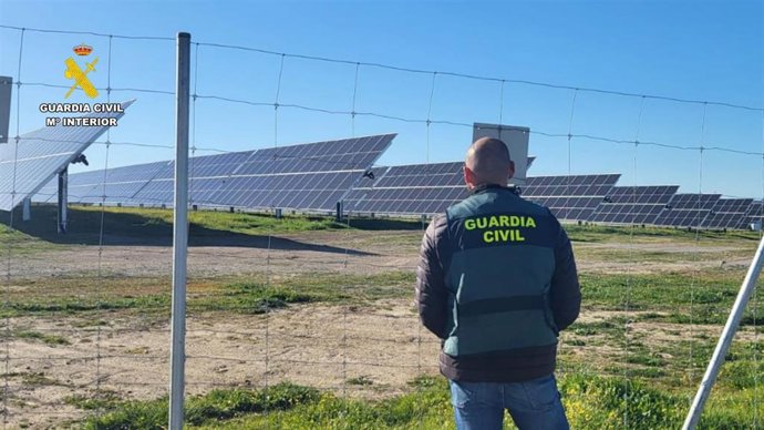 La Guardia Civil investiga el hurto continuado de material en una planta solar dentro de la operación Talhur