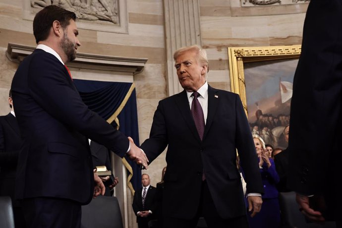 January 20, 2025, Washington, Dc, Etats-Unis: Investiture de Donald Trump au Capitol. 1/20/2025 - Washington, DC, United States: WASHINGTON, DC - JANUARY 20: U.S. President-elect Donald Trump greets U.S. Vice President-elect former Sen. J.D. Vance (R-OH) 