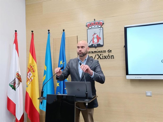 El portavoz del Gobierno del Ayuntamiento de Gijón, Jesús Martínez Salvador (Foro), en rueda de prensa en el Consistorio gijonés.