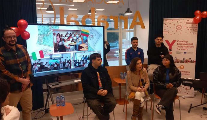 Una treintena de jóvenes retoman estudios o logran empleo gracias a un proyecto de Arrabal Málaga.