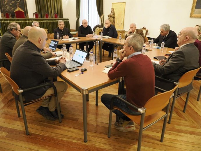 El alcalde de Valladolid, a la derecha de la imagen, en la reunión con el Arzobispado de Valladolid sobre el proyecto de la Catedral.