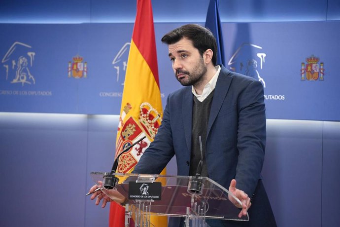 El portavoz del Grupo Mixto, Javier Sánchez Serna, durante una rueda de prensa en el Congreso de los Diputados, a 21 de enero de 2025, en Madrid (España).