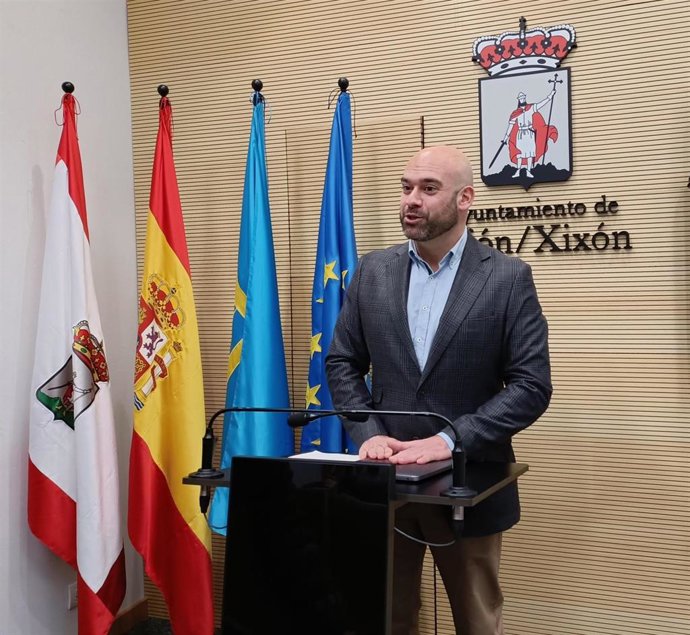 El portavoz del Gobierno del Ayuntamiento de Gijón, Jesús Martínez Salvador (Foro), en rueda de prensa en el Consistorio gijonés.