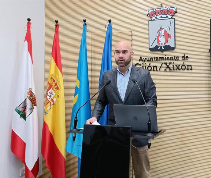El portavoz del Gobierno del Ayuntamiento de Gijón, Jesús Martínez Salvador (Foro), en rueda de prensa en el Consistorio gijonés.