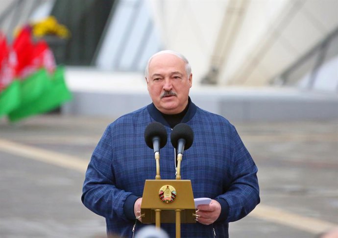 Archivo - MINSK, Nov. 7, 2024  -- Belarusian President Alexander Lukashenko speaks during the opening ceremony of the China-aided Belarusian International Standard Swimming Pool in Minsk, Belarus, Nov. 6, 2024. The China-aided Belarusian International S
