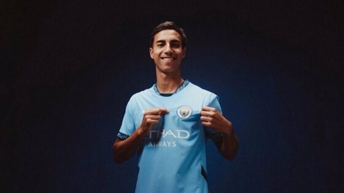 El nuevo jugador del Manchester City Vitor Reis.