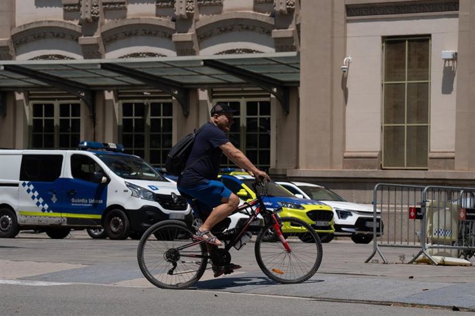 Archivo - Varios vehículos de la Guardia Urbana, a 16 de julio de 2024, en Barcelona, Catalunya (España). El Cuerpo de la Guardia Urbana de Barcelona es la Policía de Barcelona y el cuerpo de seguridad dependiente de la corporación local Ayuntamiento de B