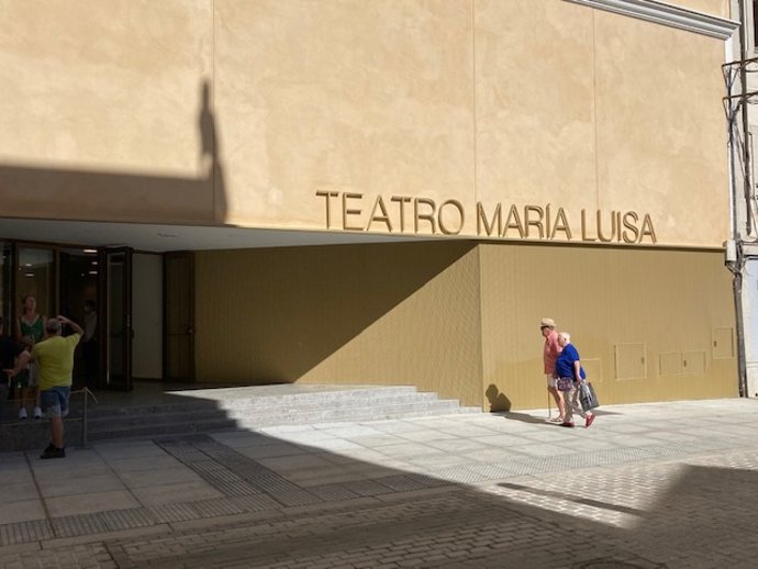 Archivo - Exterior del Teatro María Luisa de Mérida.